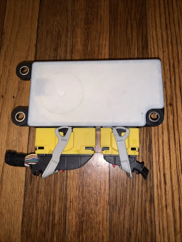 Buick Lacrosse occupant detection 2013 occupant control unit OEM 13589834 - Image 2 of 2