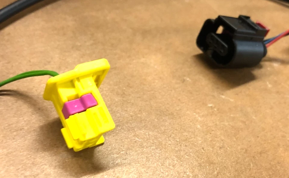 2011 volkswagen tiguan front seat belt buckle receiver ( passenger ) 2009-2017 - Image 2 of 2