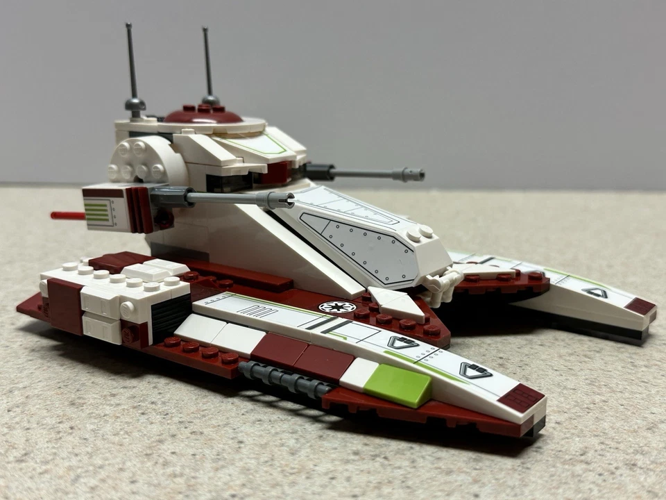 LEGO Star Wars Republic Fighter Tank (75342) Build Parts, Minifigs, Instructions - Image 4 of 4