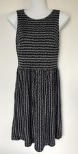 Loft Dress Small Black w White Pattern Sleeveless Jersey Fit And Flare G16