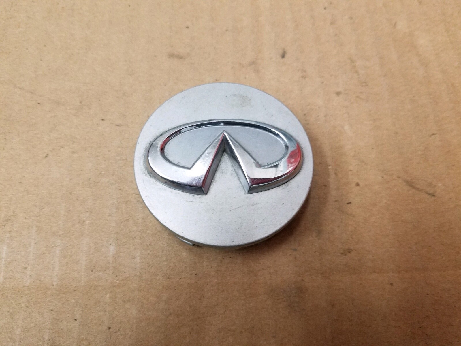 Infiniti OEM 19982008 G35 I30 Q45 Silver Center Cap Hub Dust Cover