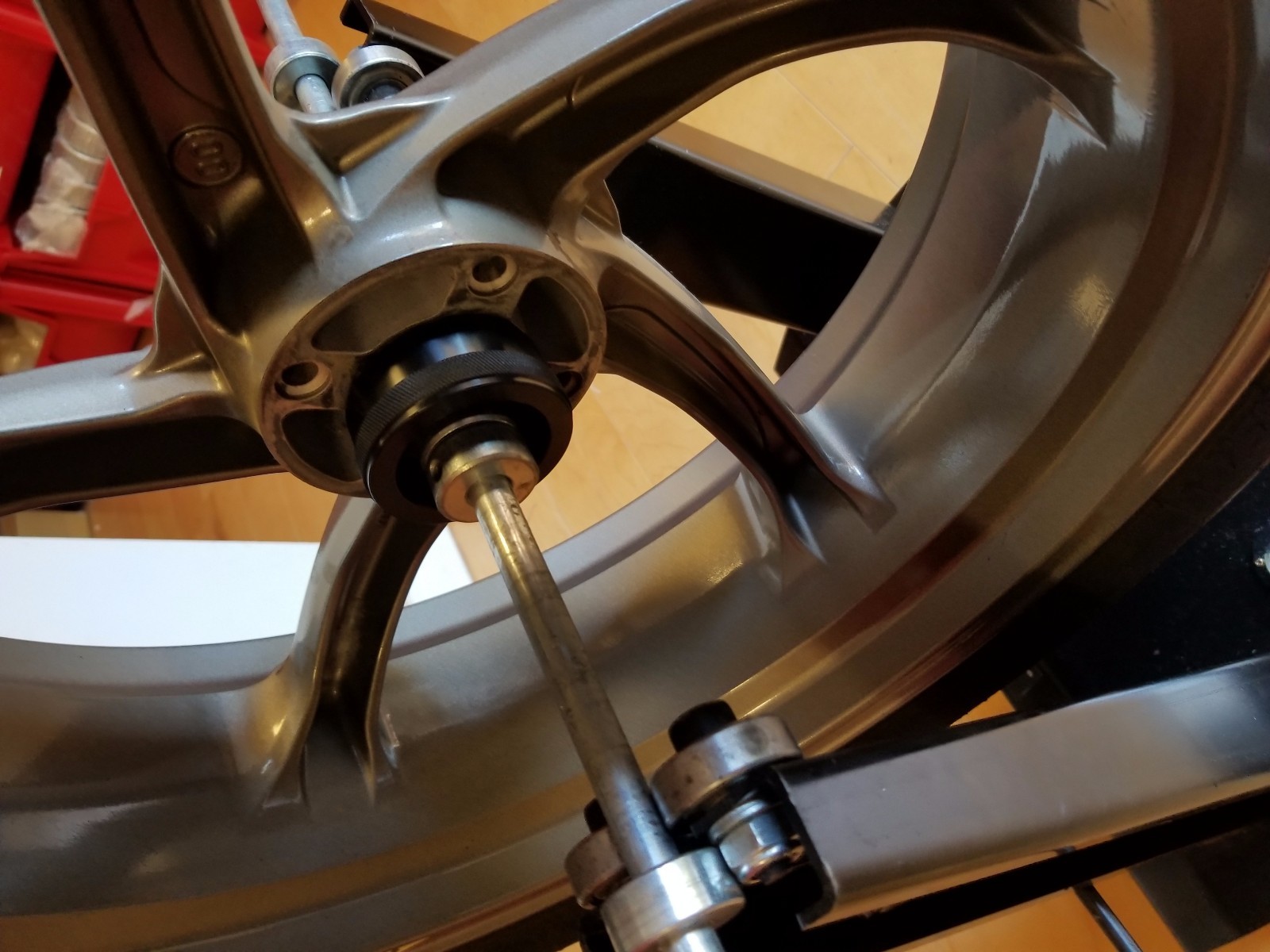 DUCATI 748 916 998 WHEEL BALANCE TOOL HUB SINGLE SIDED SWINGARM STATIC BALANCE eBay