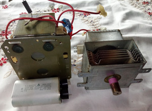 Mikrowelle Panasonic 750W Trafo mit HS-Gleichrichter , Magnetron und Kondensator