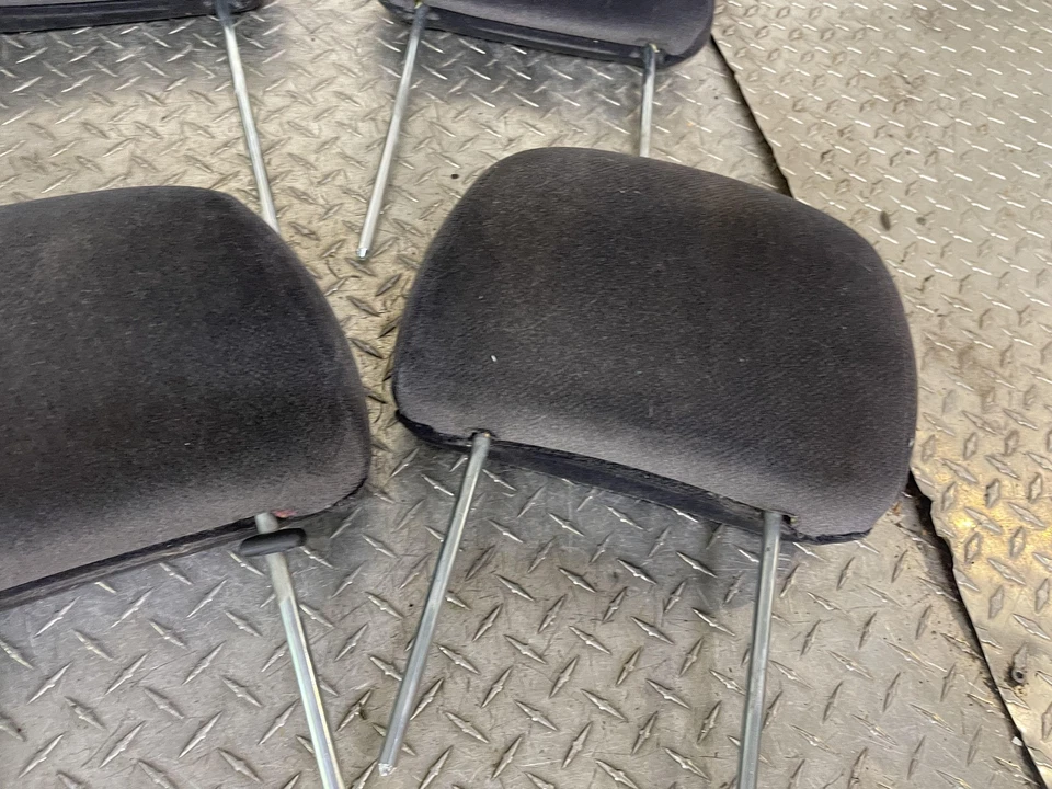 2001-2002 Chevrole Silverado Sierra Front And Rear Headests Oem Tested Gray Foto 4 de 4