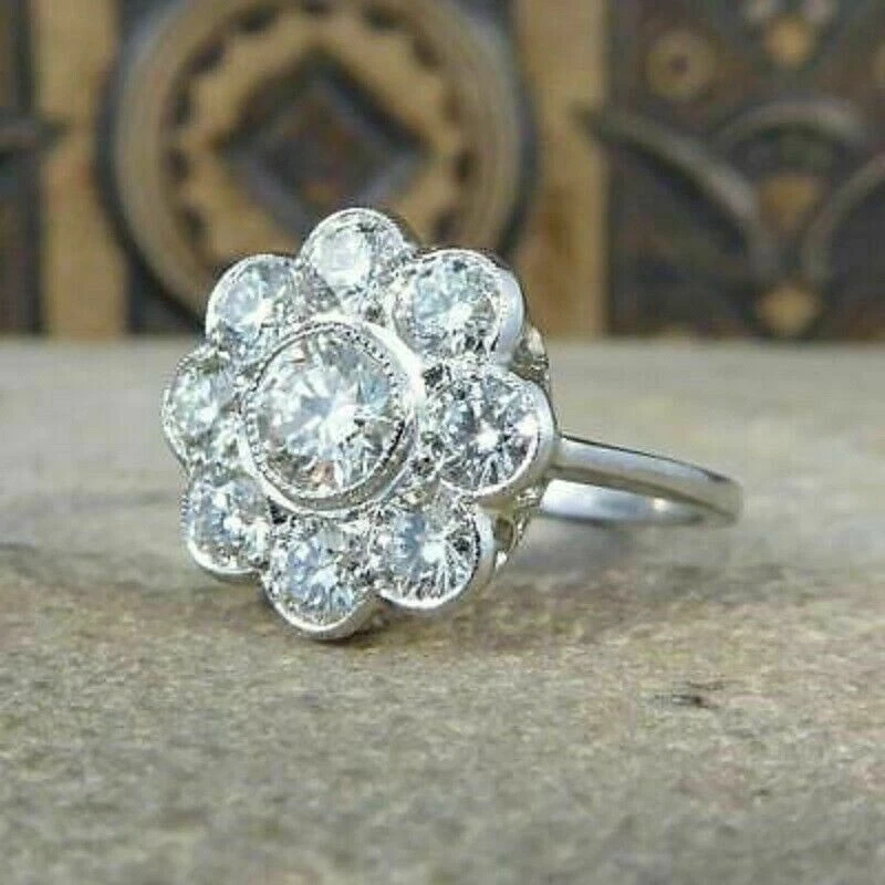 2 Karat Rund Diamant Verlobungsring Gänseblümchen Hochzeit Ring Weißgold-Finish - Bild 1 von 4
