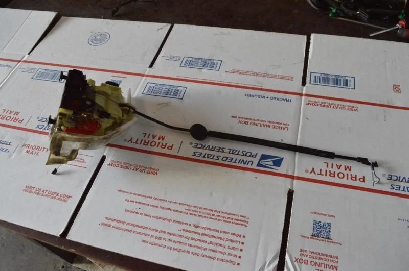 2005 2006 2007 2008 2009 VOLKSWAGEN JETTA TRAVA ATUADOR TRAVA PORTA DIANTEIRA DIREITA - Imagem 2 de 4