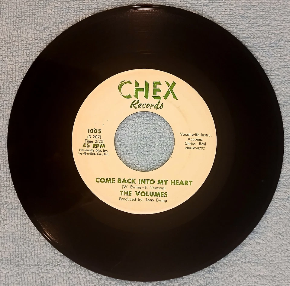 1962 The Volumes Three Singles - I Love You & Sandra - Chex 1002 45 rpm 7" NM- - Image 4 of 4