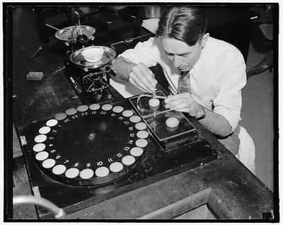 Future may see hens lay eggs of different colors through experiments of