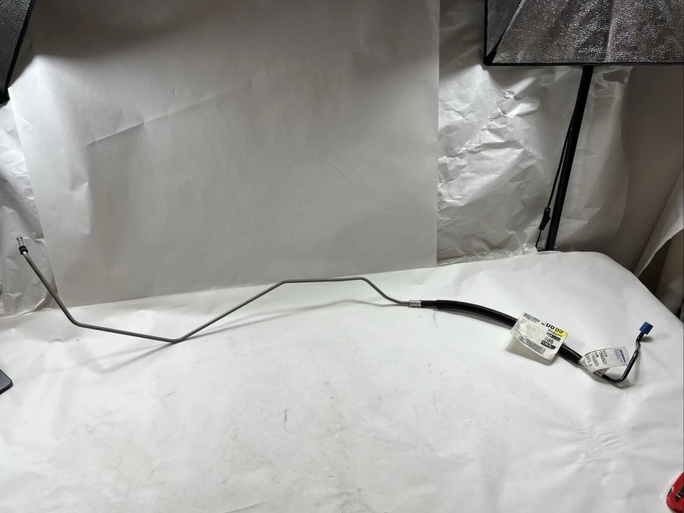 Línea de salida auxiliar de fluidos genuina OEM GM Chevrolet C1500 1993-1995 15982923 Foto 2 de 4