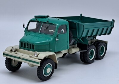 PREMIUM CLASSIXXS - PRAGA V3S 6x4 Kipper grün - 1/43 - PRX47139