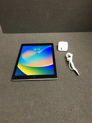 Apple iPad 5th Gen MP2F2LL/A 9.7'' 32GB WiFi, Space Gray