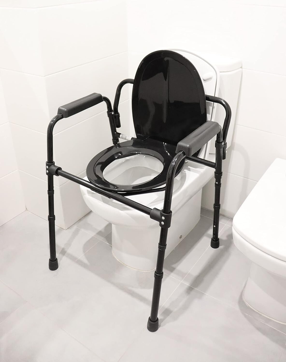 Commode Toilet Chair for Bedroom, Bedside Commodes with Bucket (Black
