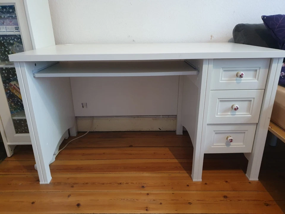 schreibtisch mit schubladen