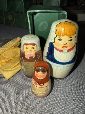 CHRISTMAS-AUTHENTIC MODEL NESTING DOLLS SET 3 MINIATURES W/BOX