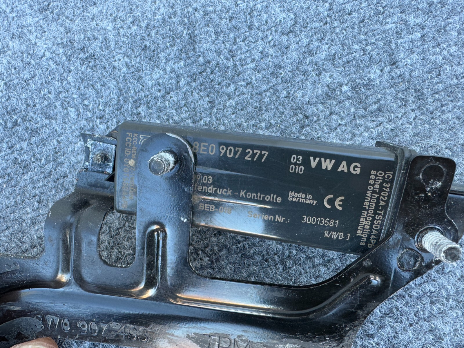 TIRE PRESSURE CONTROL MODULE 8E0907277 BENTLEY FLYING SPUR OEM (2013-2018)