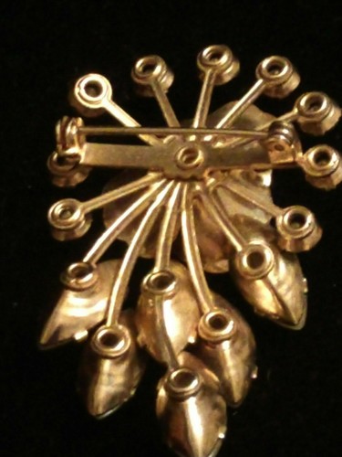 SPILLA VINTAGE IRIDESCENTE STRASS E FINTA PERLA TONO ORO - Foto 3 di 11