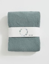 Manta (Blanket) minimalista tejida de tela