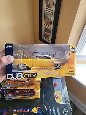 Dub City Old Skool 1962 VOLKSWAGEN Bus 1 24 Die Cast Metal by Jada