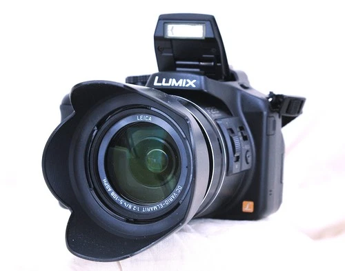 Panasonic Lumix DMC-FZ200 Bridge Camera • Excellent Condition • Boxed • FWO