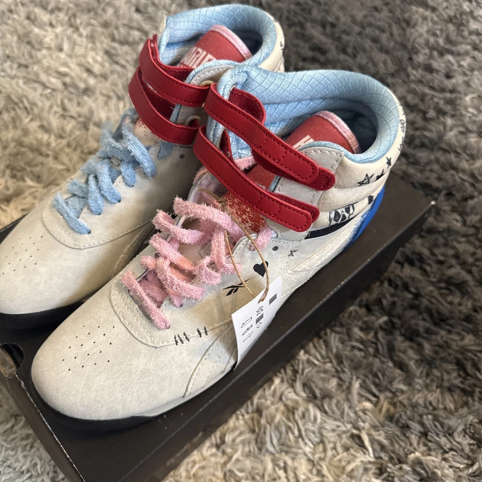 Reebok DC F/S Hi Harley Quinn White Blue Red Black HQ4572 Women Shoe Size 10 - Image 4 of 4