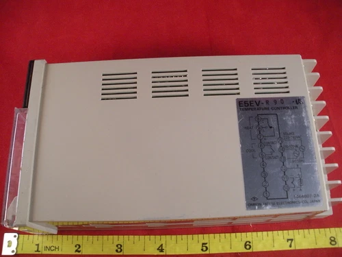 Omron E5EV-R90-US Temperature Controller Thermocouple E5EV-R90 Output 5a 120 Nnb