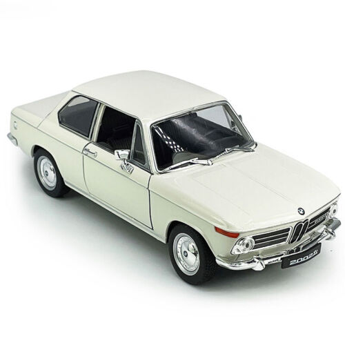 Modellino auto d'epoca 1:24 BMW 2002 Ti pressofuso auto giocattolo per ragazzi collezione bianco - Foto 4 di 15