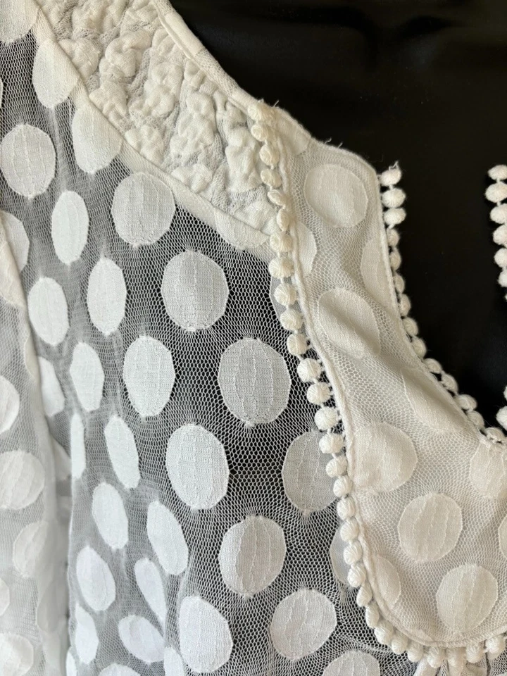 Blusa Alfani Boho Blanca Semi Transparente Lunares Cuello en V con Mangas de Encaje Talla 1 Foto 3 de 4