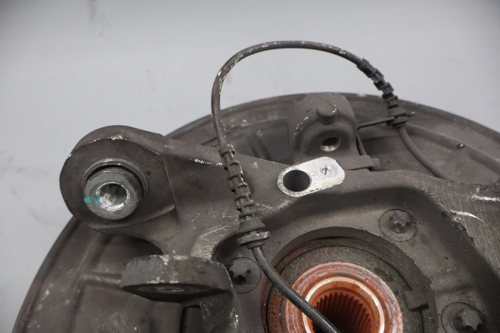 14-17 Maserati Ghibli Rear Right Passenger Spindle Knuckle Hub 670006805 Oem