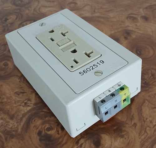PHOENIX CONTACT Dual Power Outlet Din Rail 120/20/GFI # 5602519. Ships Free