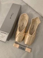 NIB! Chacott Veronese II Pointe Shoes Pink Size 24 C Medium Shank