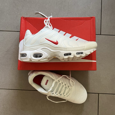 Nike Air Max Plus Herren Sneaker EU 44 US 10 UK 9 Weiß/Rot DA1472-100