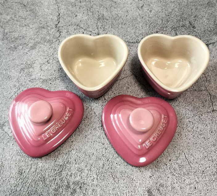 Le Creuset Heart Cocotte Putite Ramekin D'Amour Tray Set Pink Near