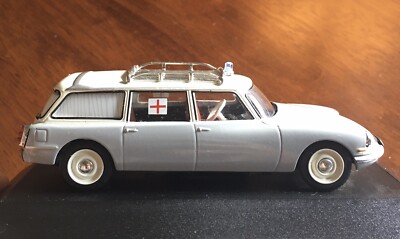 QUIRALU (France): CITROEN DS ID19 Ambulance - 1/43 - production récente