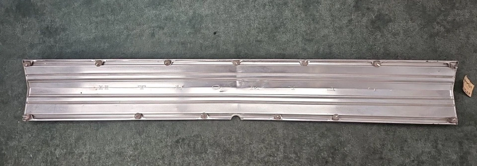 Plymouth Road Runner 1968 cubierta lateral trasera acabado panel de ajuste 2842872 nuevo de stock Foto 2 de 4