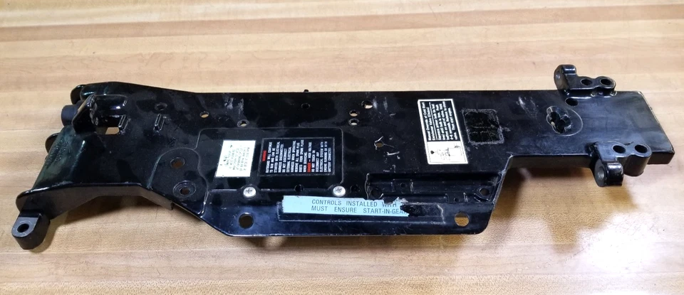 Mercury 115HP Top Cowl Front Bracket Assembly 42706A1 99650 - Image 2 of 4