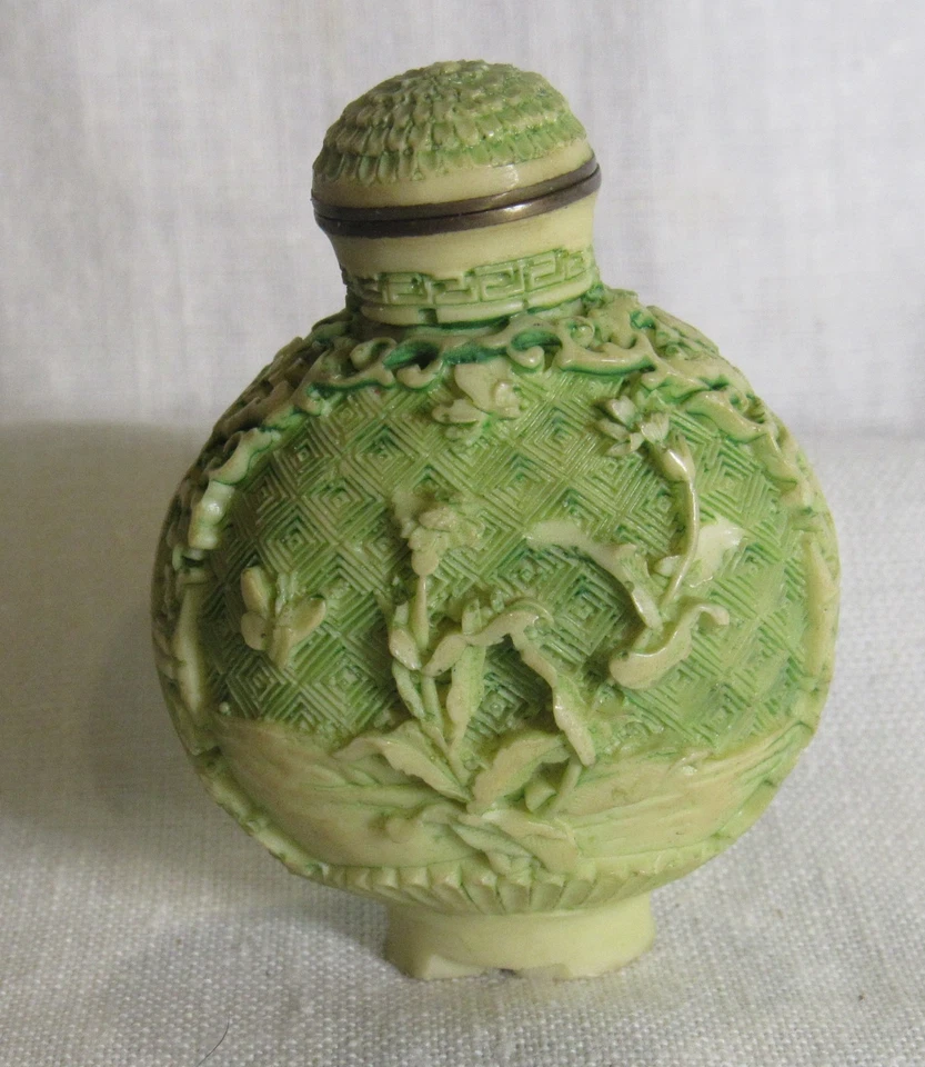 VTG/Antique Carved Snuff Bottle - Green - Preowned - AS FOUND - Image 3 of 4