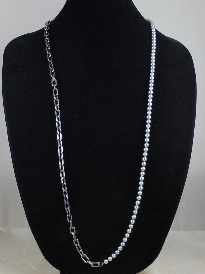 Collar largo Michael Kors enchapado en hematita eslabones de perlas sintéticas 3 en 1 MKJ6980 Foto 3 de 3