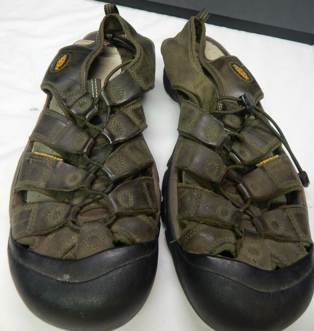 Sandali da uomo Keen Newport impermeabili in pelle sport escursionismo verde 14