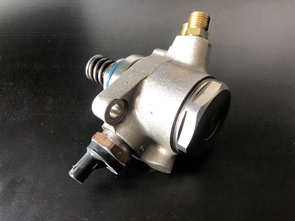 Lamborghini OEM HFS034-105C HFS034105C High Pressure Fuel Pump    Free USA Ship