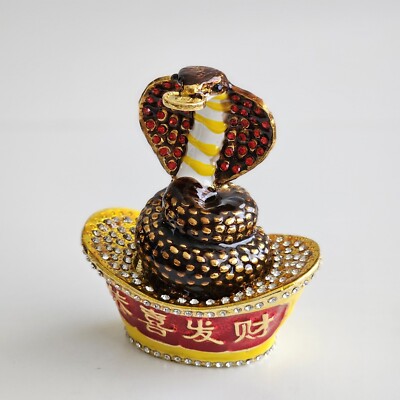 Luxurious Snake Cobra-Shaped Jewelry Trinket Box with Crystals   Symbol of 2025