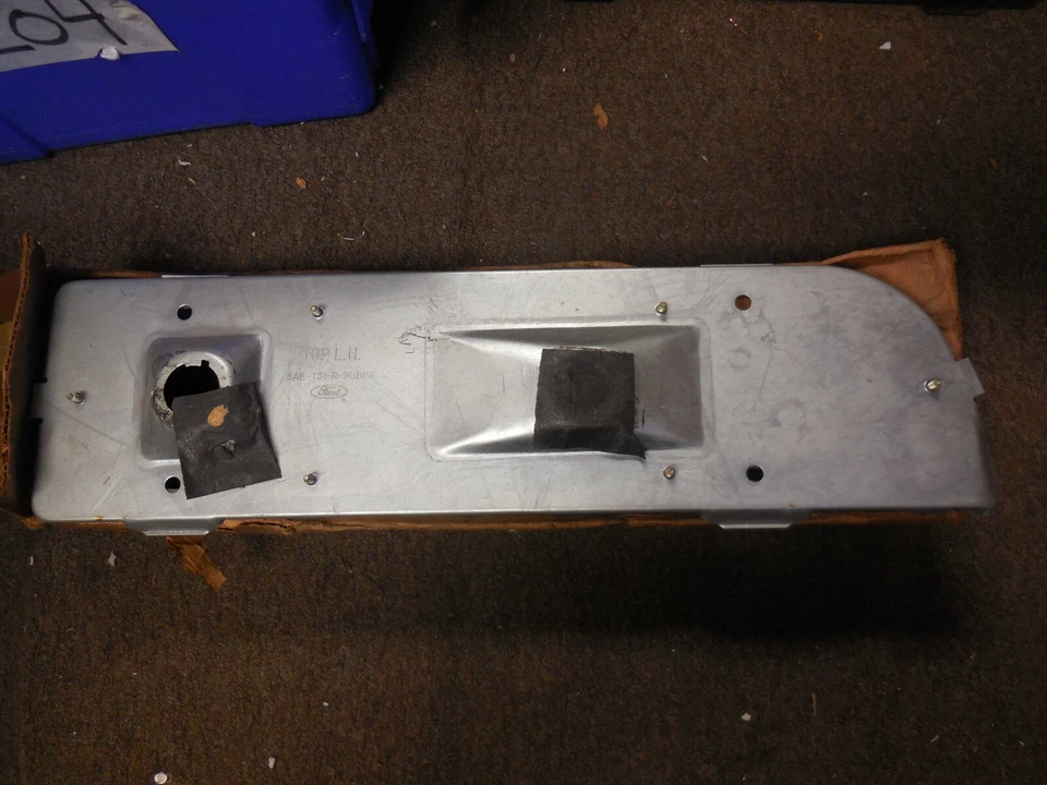 Carrocería y lente de luz trasera Ford Torino 1970 1971 LH D0OZ-13405-EA como nuevo de lote Foto 2 de 4