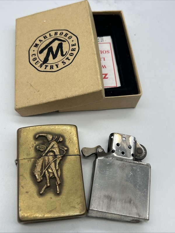 MTB- Vintage 1994  Bucking Bronco Marlboro Zippo With Original Country Store Box