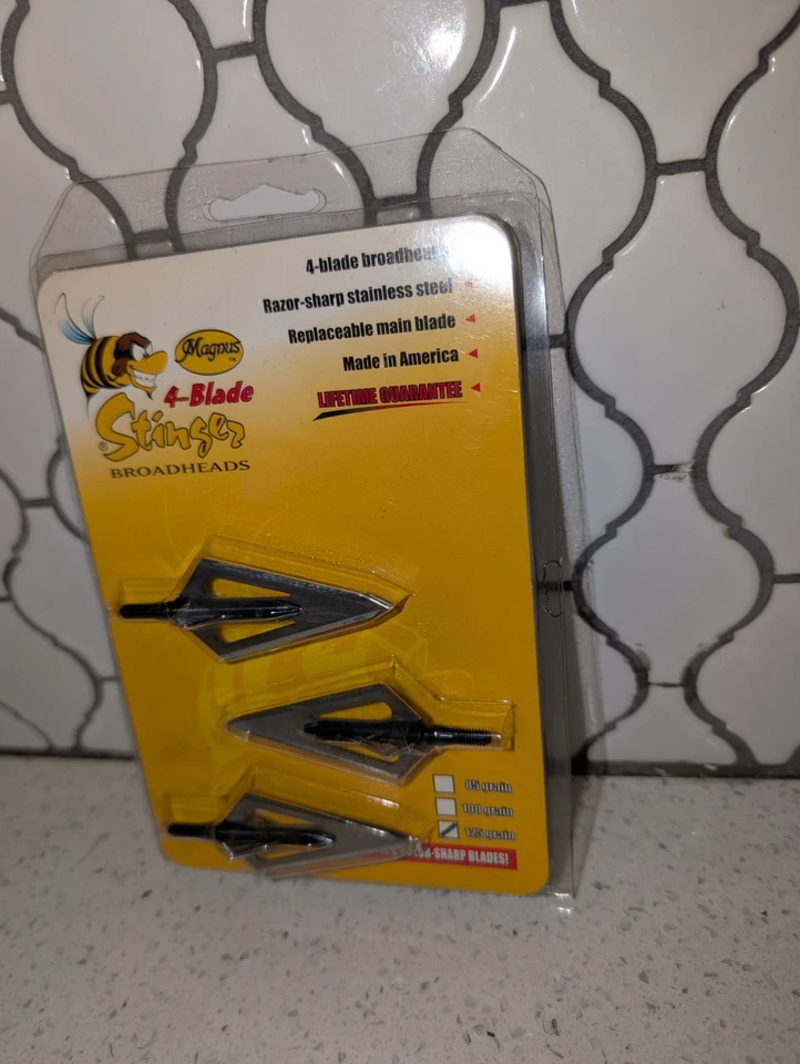 Stinger 125 grain 4 blade broadhead 2 3/16"long X 1 1/8"wide (3 pack) - Image 4 of 4