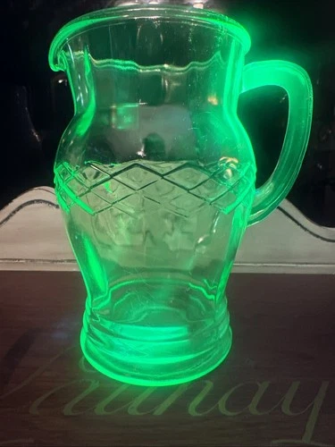 Vintage Anchor Hocking Uranium Glass Pitcher 8” Cris Cross Pattern Art Deco