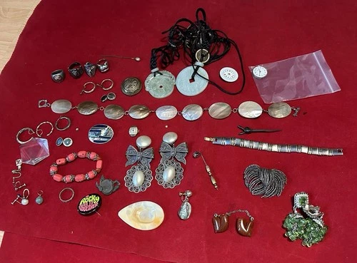 Vintage Estate And Costume Jewelry Lot Pendants Earrings Bracelets +++