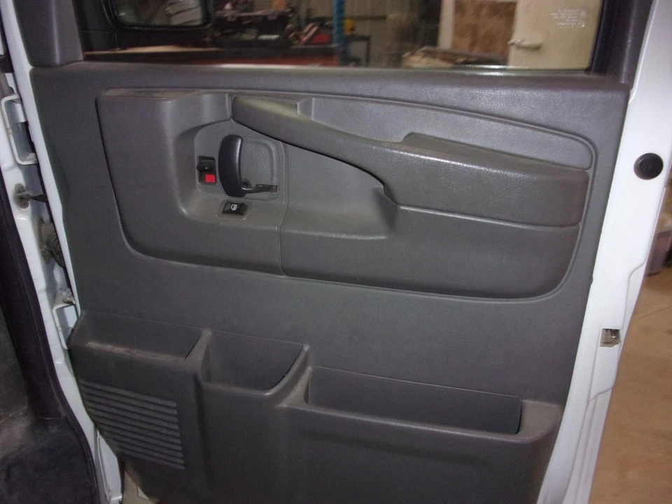 Used Power Steering Pump fits: 2010 Chevrolet Express 3500 van 6.0 Grade C - Image 3 of 4