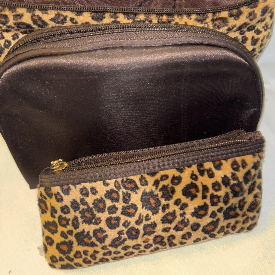 Juego de viaje de piel sintética de leopardo (3) piezas maquillaje para artículos de tocador y pequeñas bolsas de joyas con cremallera nuevo* Foto 2 de 4
