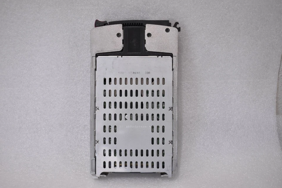 FUJITSU MAU307RNC ULTRA 320 SCSI/SCA2/LVD 72GB 15K HDD DISK DRIVE WITH CHASIS - Image 3 of 4