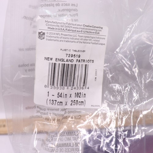 Creative Converting New England Patriots Tablecloth Plastic 54"x102" 729519 - Picture 3 of 3