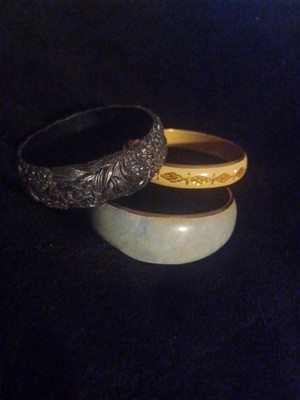 3 Bangle Bundle All Unique Bracelets Gold Tone Silver Lots Of Compliments.
